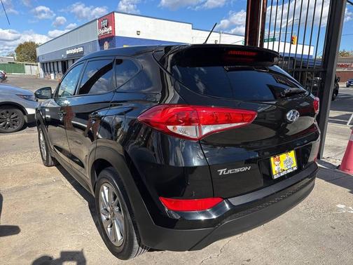 2018 Hyundai TUCSON SE