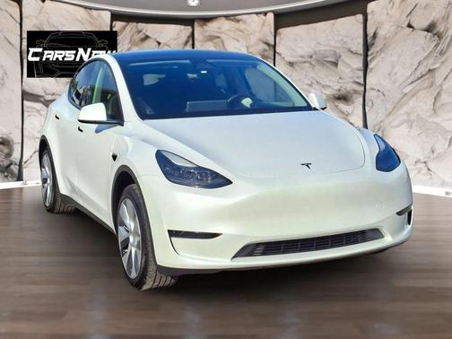 White 2024 Tesla Model Y Long Range Single Motor Rear-Wheel Drive