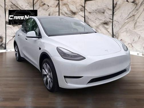 White 2024 Tesla Model Y Long Range Single Motor Rear-Wheel Drive