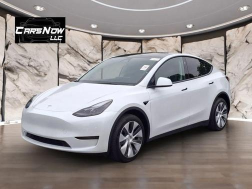 White 2024 Tesla Model Y Long Range Single Motor Rear-Wheel Drive