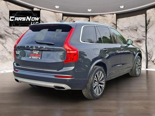 2021 Volvo XC90 T5 Momentum