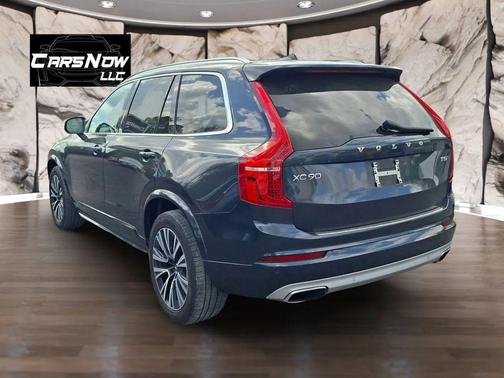 2021 Volvo XC90 T5 Momentum