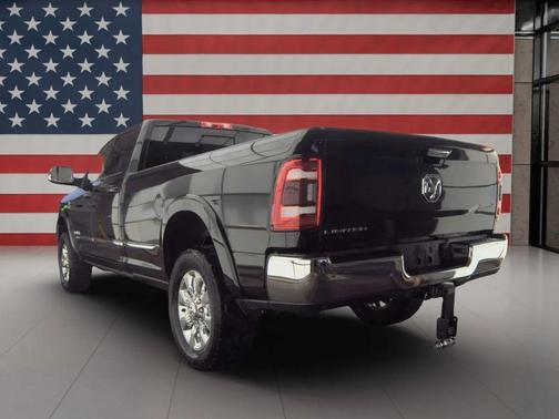 2022 RAM 3500 Limited Crew Cab 4x4 8' Box