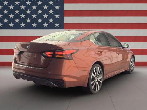 2022 Nissan Altima SR FWD