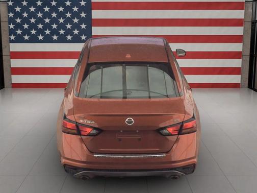 2022 Nissan Altima SR FWD