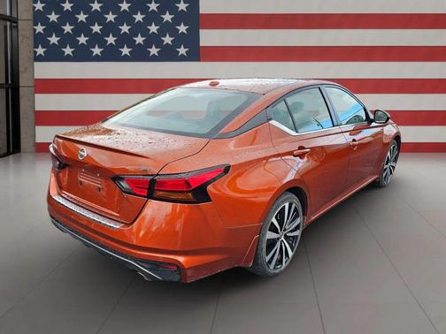 2022 Nissan Altima SR FWD