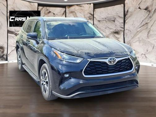 Black 2021 Toyota Highlander XLE
