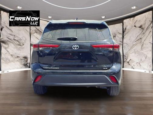 Black 2021 Toyota Highlander XLE
