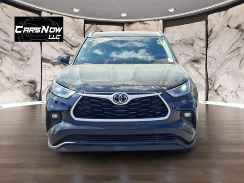 Black 2021 Toyota Highlander XLE