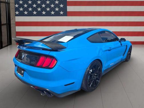2017 Ford Shelby GT350 Base