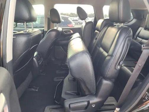 2016 Nissan Pathfinder SL