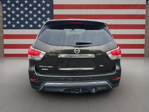 2016 Nissan Pathfinder SL