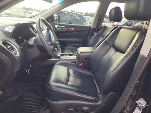 2016 Nissan Pathfinder SL
