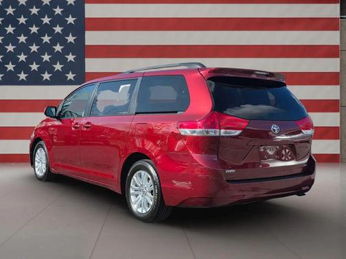 2013 Toyota Sienna XLE