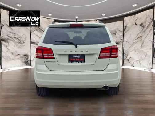 White 2016 Dodge Journey SE