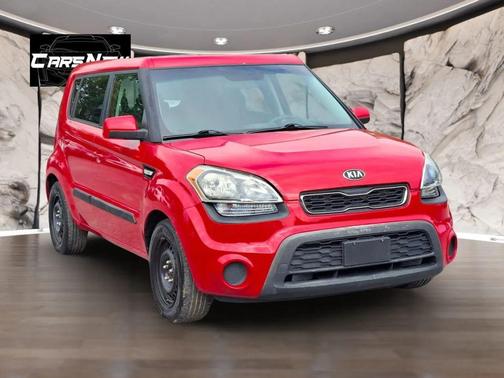 Red 2013 Kia Soul Base
