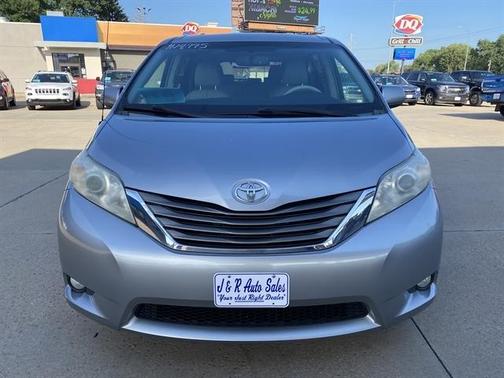 2012 Toyota Sienna XLE