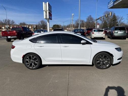 2016 Chrysler 200 S