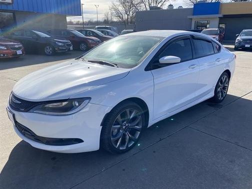 2016 Chrysler 200 S