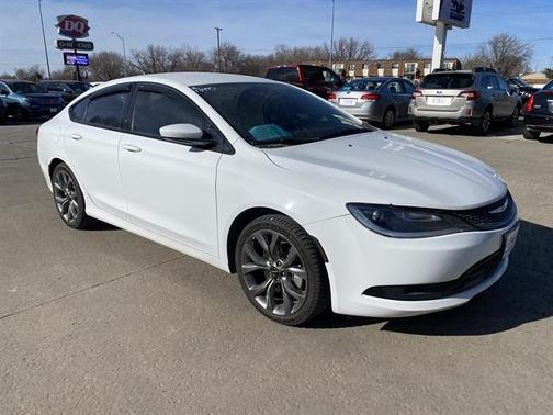2016 Chrysler 200 S