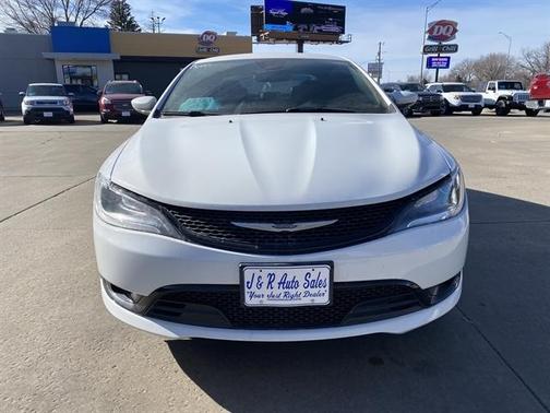 2016 Chrysler 200 S
