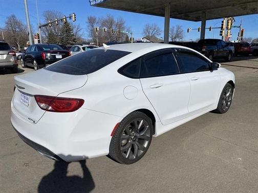 2016 Chrysler 200 S