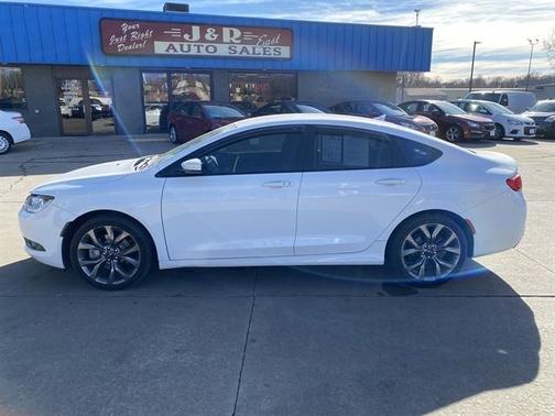 2016 Chrysler 200 S