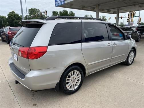 2010 Toyota Sienna XLE