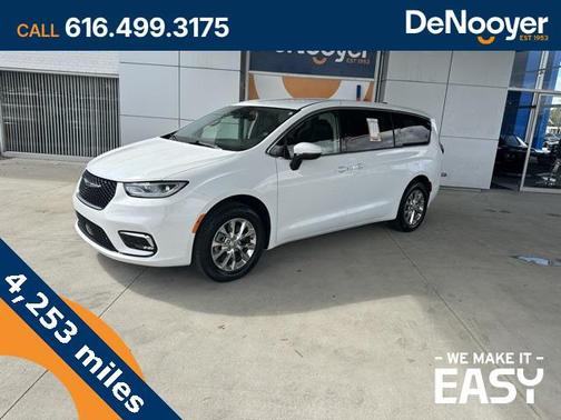 2023 Chrysler Pacifica Touring L