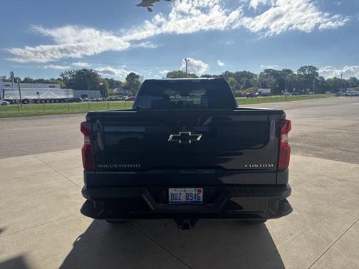 2022 Chevrolet Silverado 1500 Custom Trail Boss