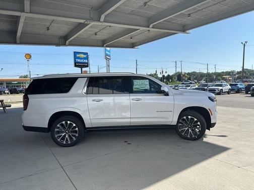2025 Chevrolet Suburban 4WD High Country