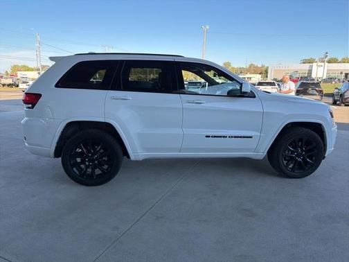 2022 Jeep Grand Cherokee Laredo