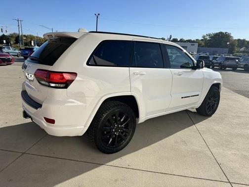 2022 Jeep Grand Cherokee Laredo