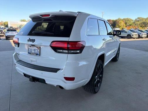 2022 Jeep Grand Cherokee Laredo