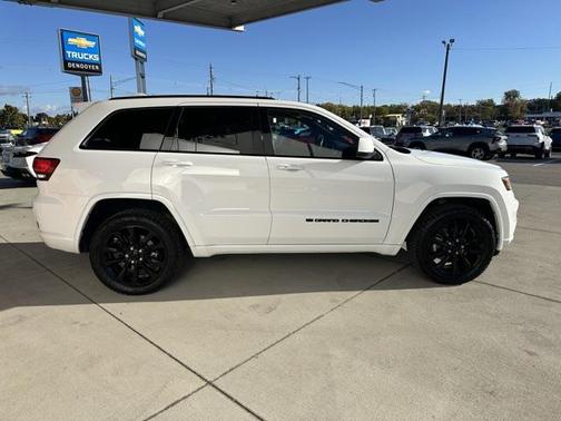 2022 Jeep Grand Cherokee Laredo