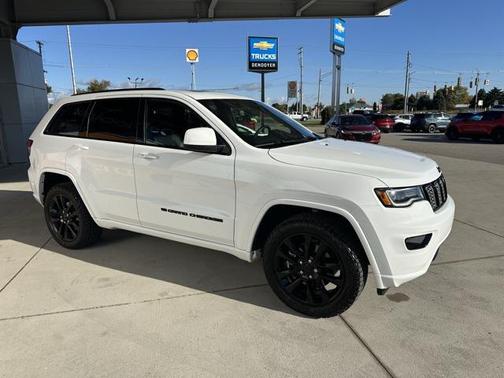 2022 Jeep Grand Cherokee Laredo