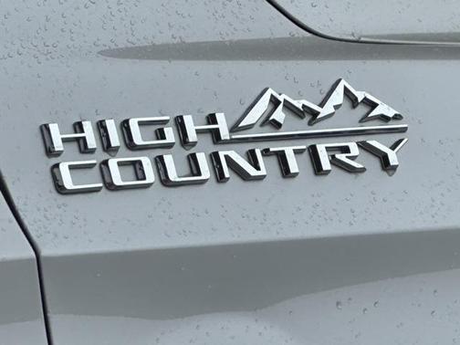 2022 Chevrolet Suburban 4WD High Country