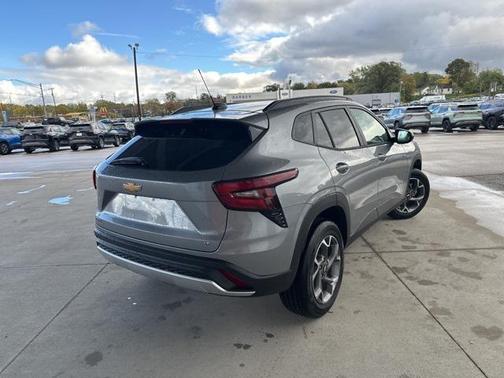 2025 Chevrolet Trax LT