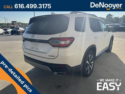 2023 Honda Pilot Touring 8-Passenger