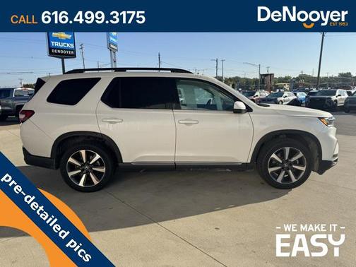 2023 Honda Pilot Touring 8-Passenger