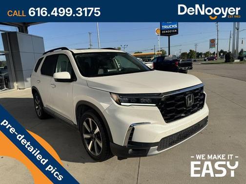 2023 Honda Pilot Touring 8-Passenger