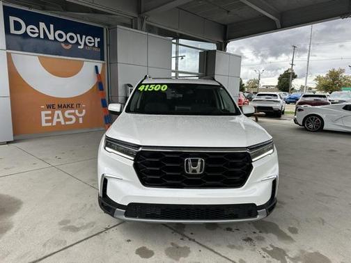 2023 Honda Pilot Touring 8-Passenger