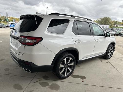 2023 Honda Pilot Touring 8-Passenger