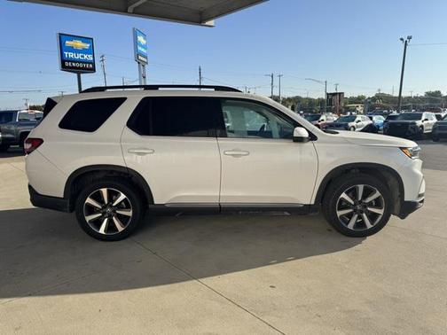 2023 Honda Pilot Touring 8-Passenger