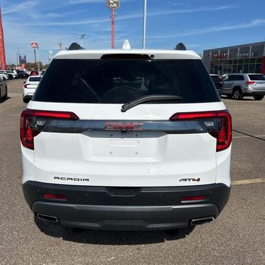 2023 GMC Acadia AWD AT4
