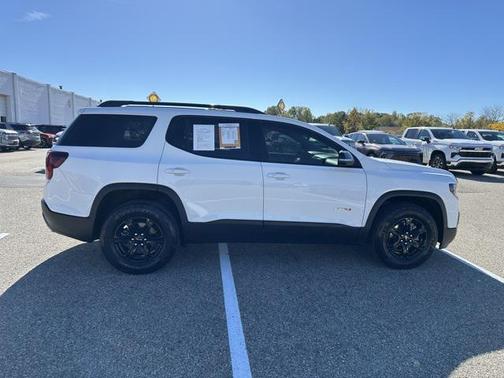 2023 GMC Acadia AWD AT4