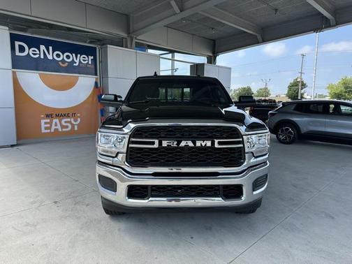 2021 RAM 2500 Tradesman Crew Cab 4x4 6'4' Box