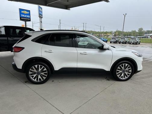 2022 Ford Escape Titanium