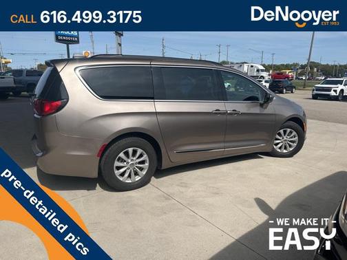 2017 Chrysler Pacifica Touring-L