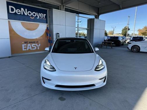 2019 Tesla Model 3 Mid Range